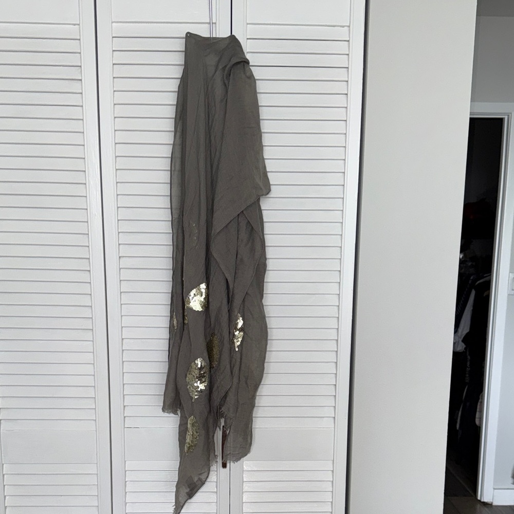 Elegant Gray and Gold Women's Scarf